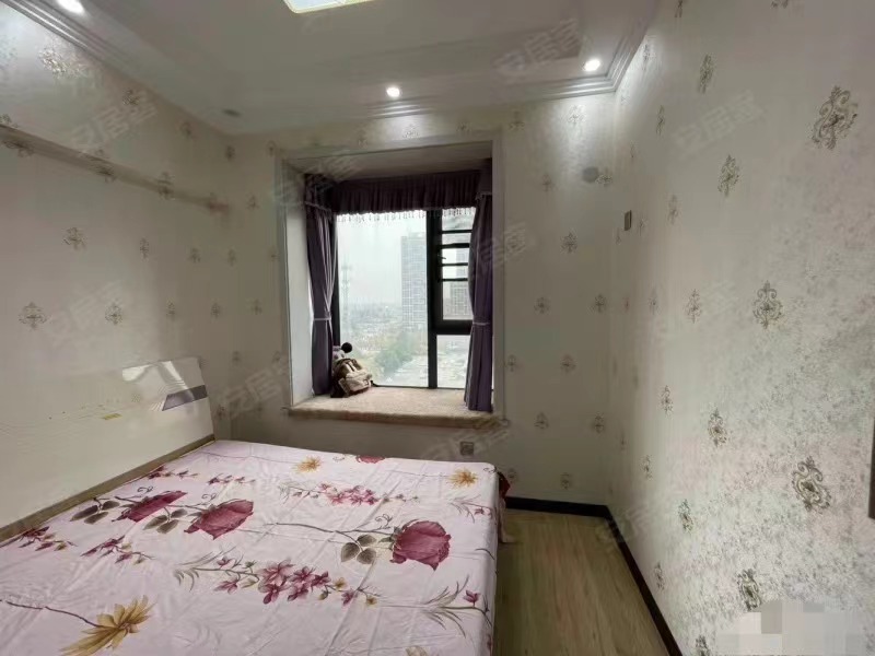 253，急售，抖降10w，仙桃xiao学旁，紫润尚城，精装三房，中间楼层，证满二，成色9.9新