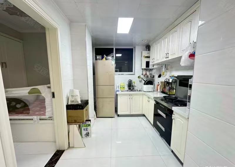 老三中附近，电梯精装大两房，中间好楼层，成色新！拎包入住，证满二