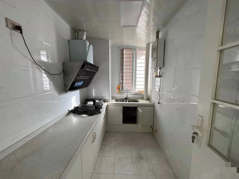 降价了，亏本急售，一中对面，电梯精装3房，单价4100，成色新！中间楼层，拎包入住