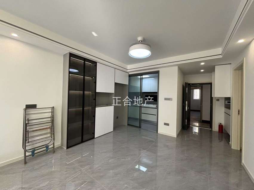 对面仙桃小穴，新三中全新装修三房，满二