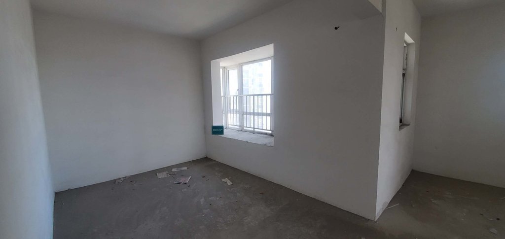 福星城，毛坯大三房，中间楼层，