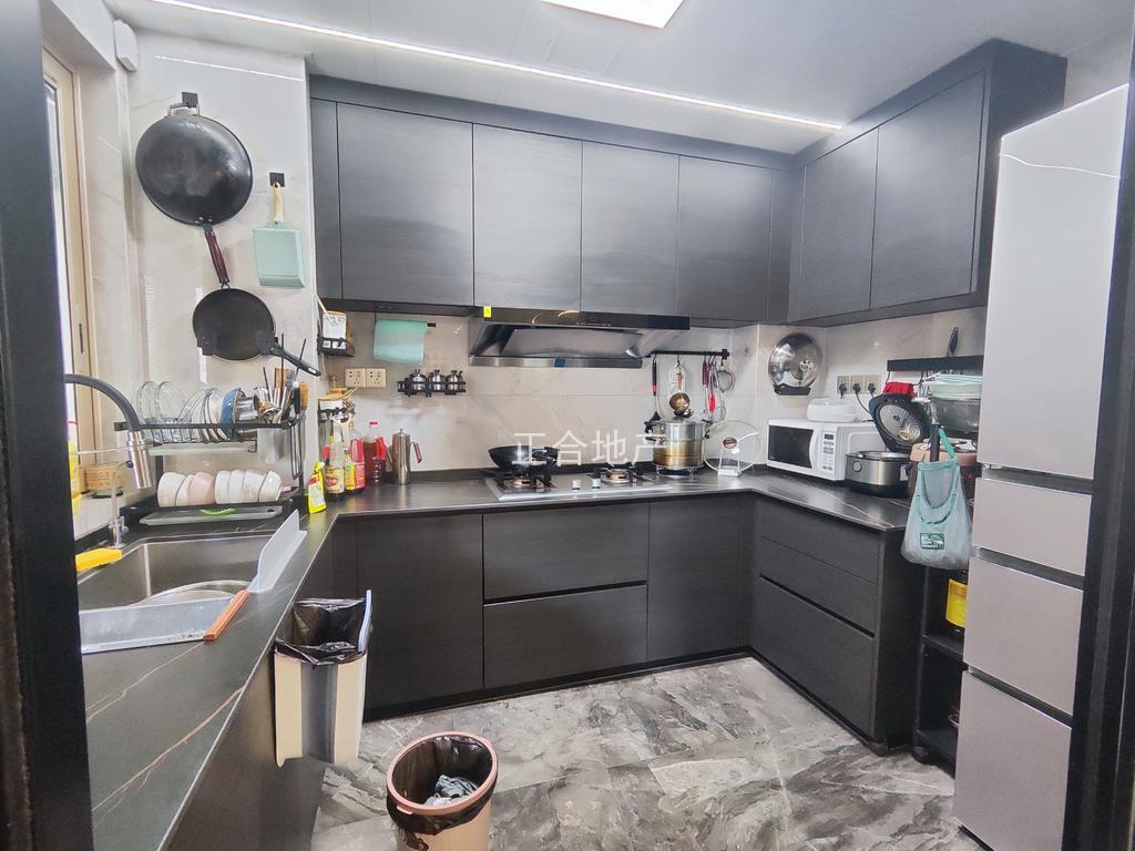 城南，森林‮际国‬城，​大‮层平‬，全屋‮装豪‬四‮两房‬卫，​全‮品屋‬牌，‮央中‬空调，暖气片​家私‬全送➕车位