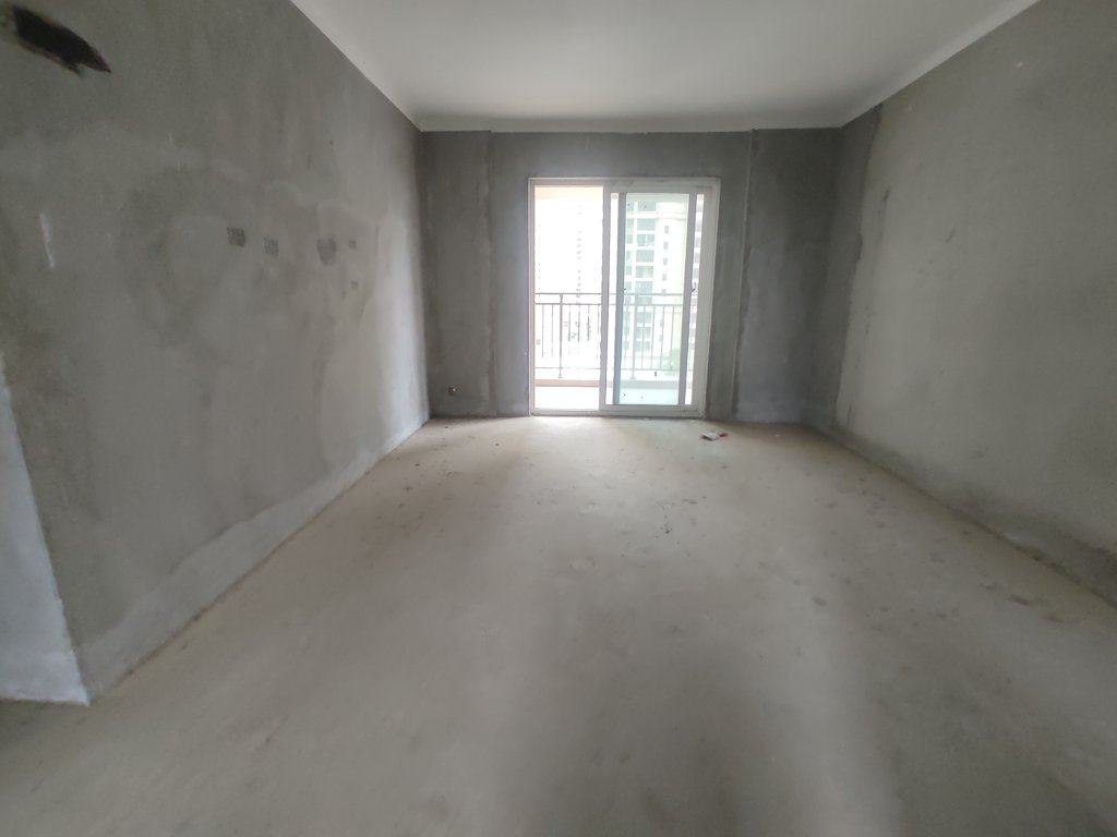 森林国际.毛坯大四房.南北通透双阳台.看房方便