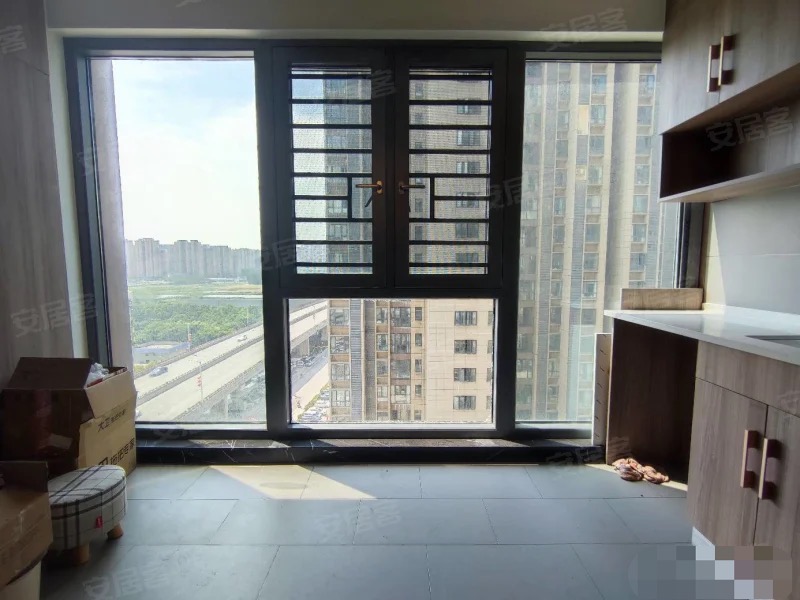 城南吾悦旁，全屋精装，中央空调，元泰三中沔阳xiao学证满二中层11楼