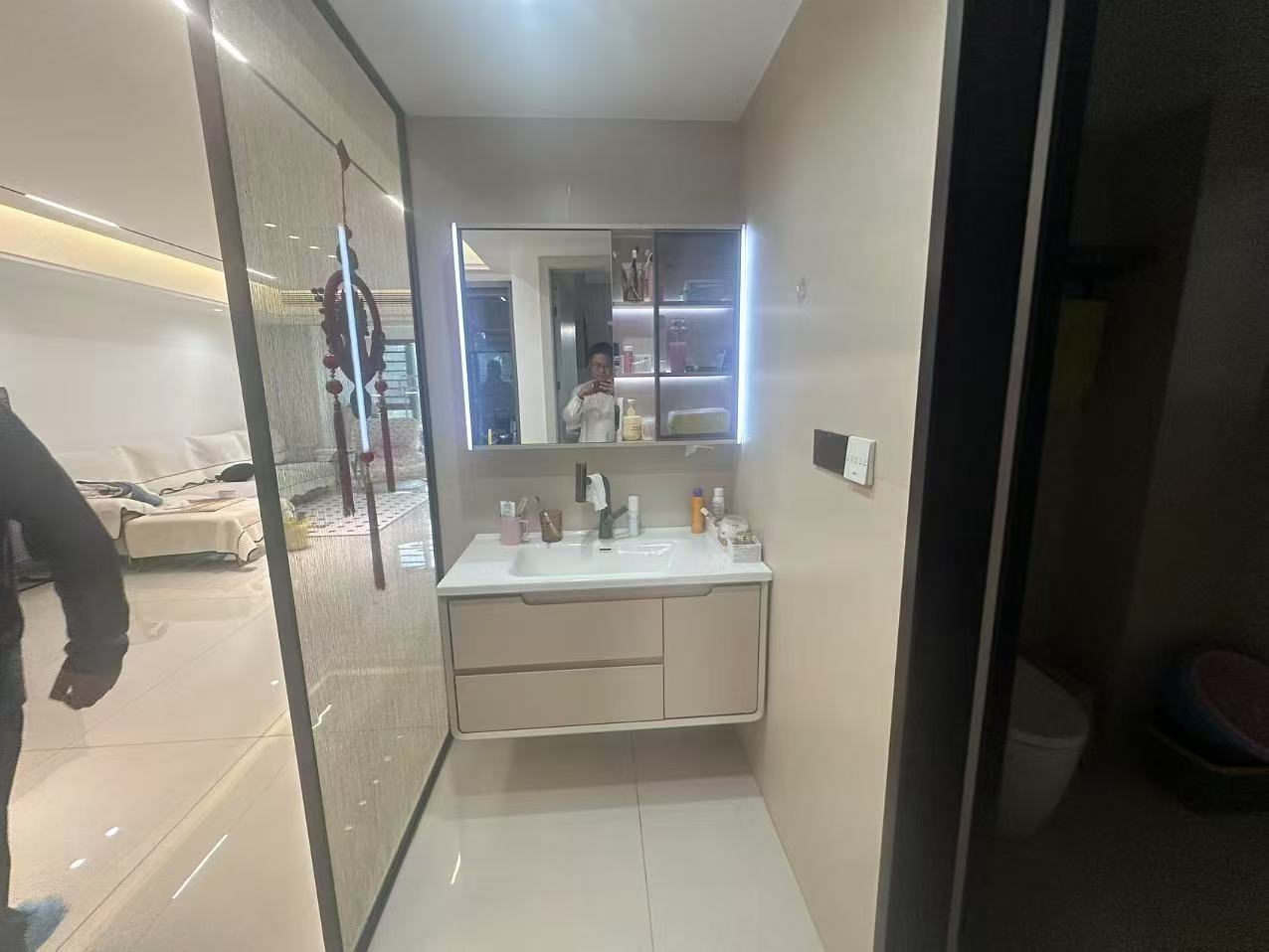 亏本出，御湖世家，精装三房两厅两卫，带大露台，诚心出售