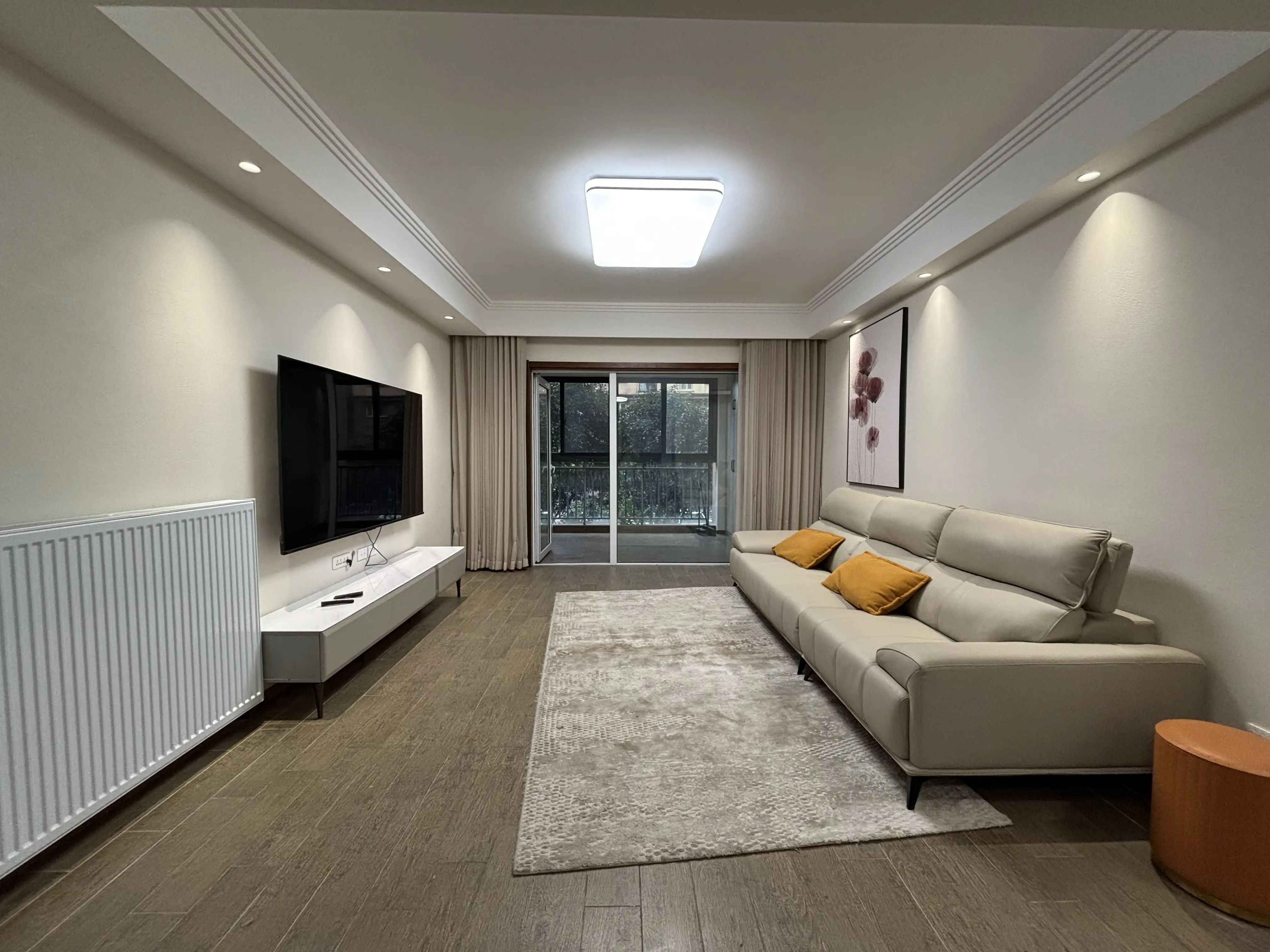 满庭春，边户小高层，精装三房，全屋品牌家具带暖气，单价4千多