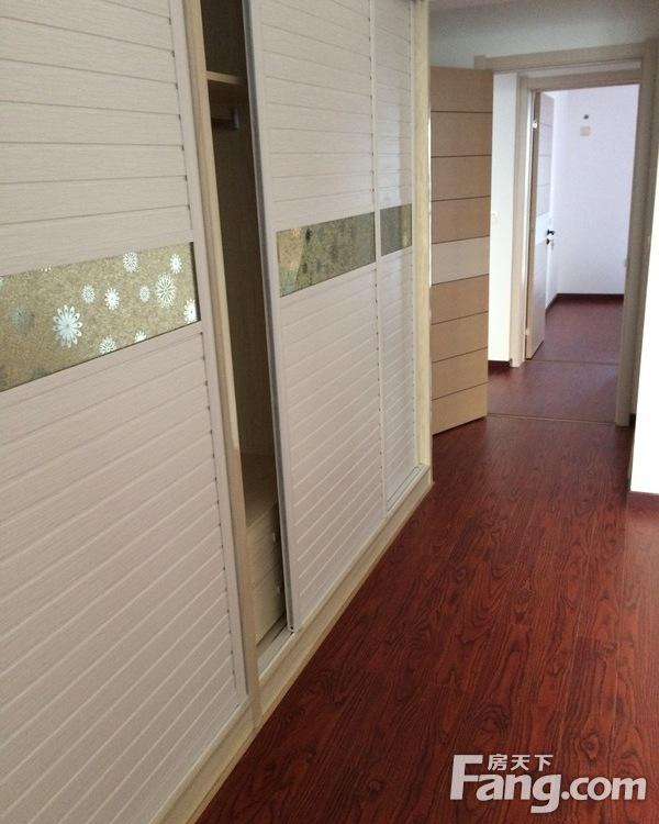 城南学区房 精装毛坯价出售 118平 74万  业主急售 看中就签