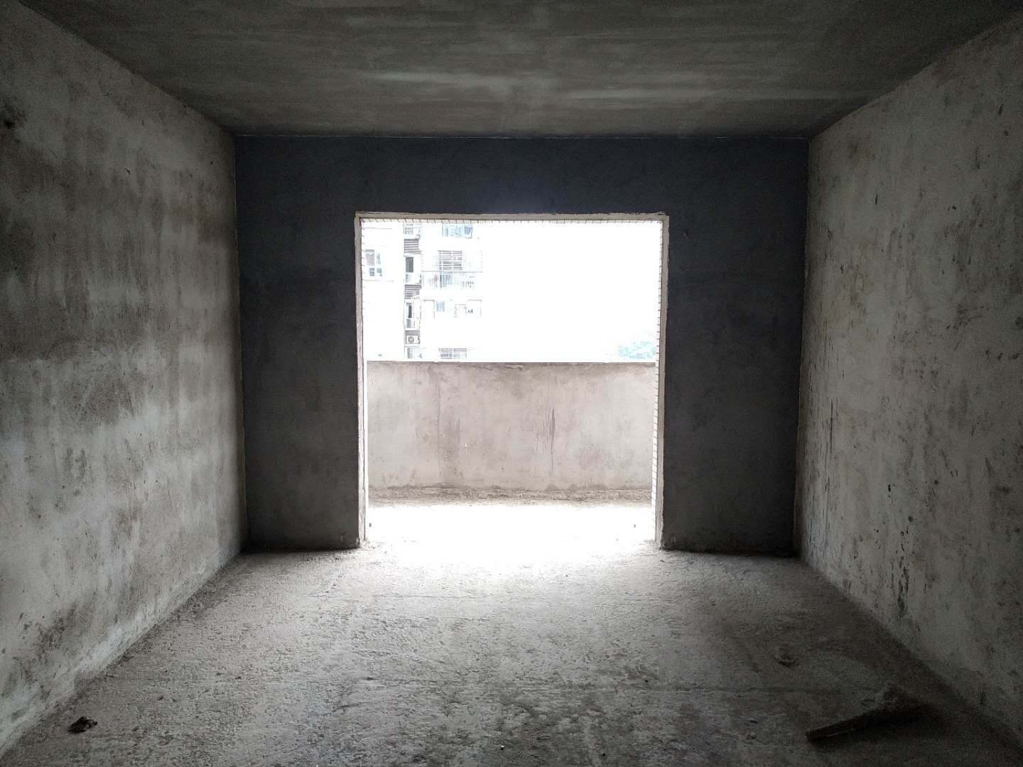 城南城市丽景毛坯三房，南北双阳台，证满二