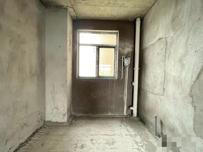 捡漏，新城壹号五期，边户，单价4500，精装3房2卫，双阳台，诚心出售