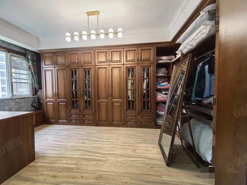 降价了，城南湖景房，森林国际城，1梯1户，豪装四房，好楼层，带两个车位，急售