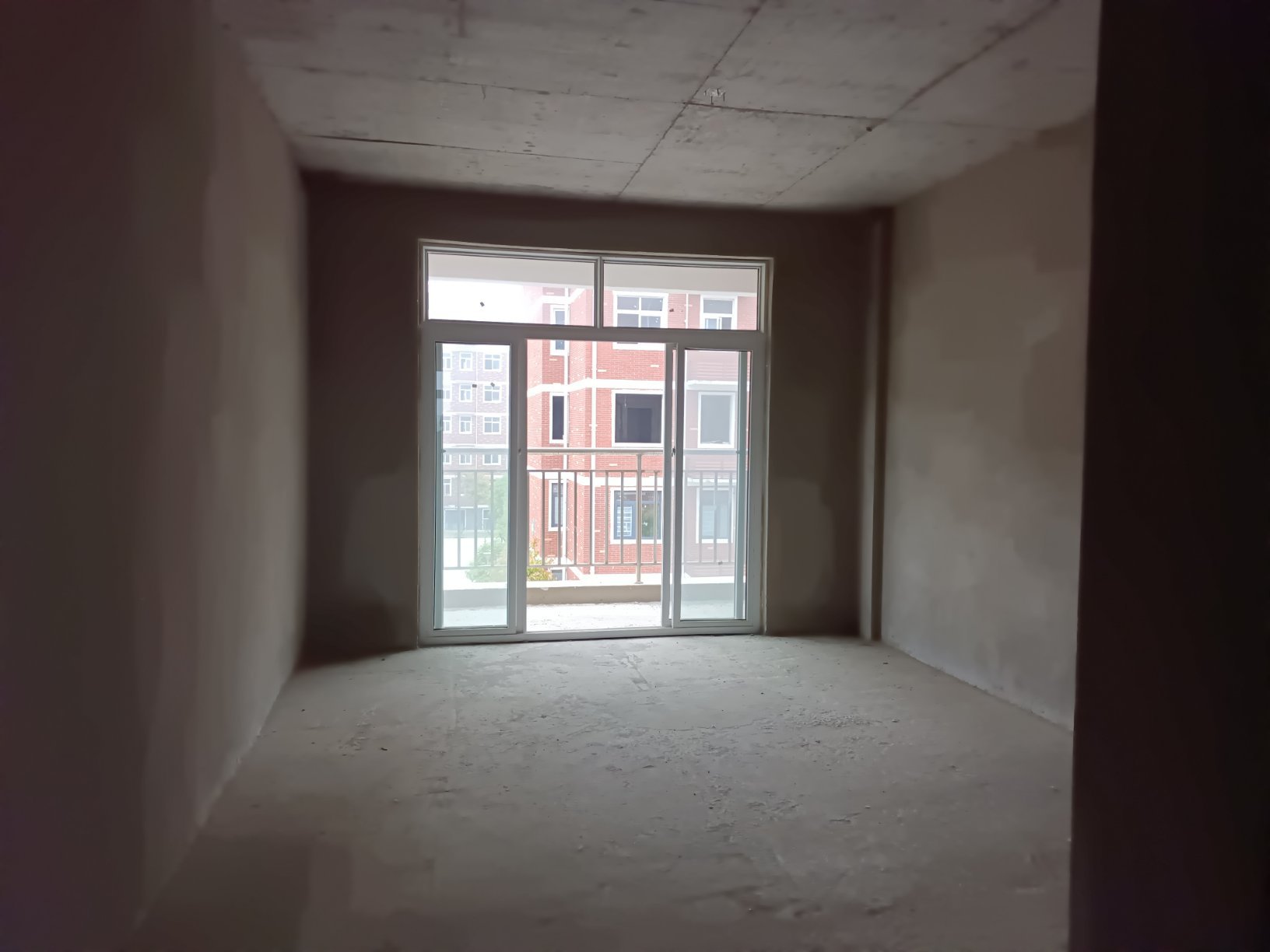 杨岗社区毛坯3室2厅1卫1阳台真漂亮,错层设计真时尚，送地下室