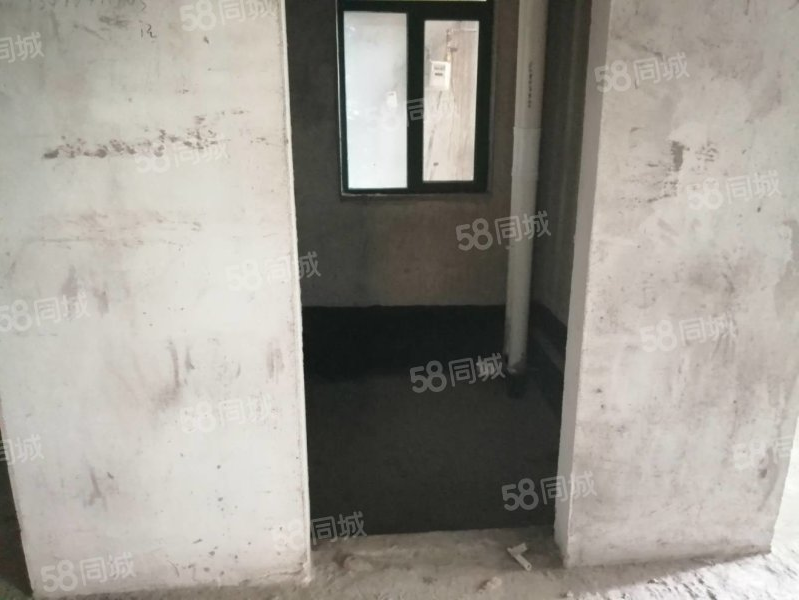 城南毛坯三房，证满二