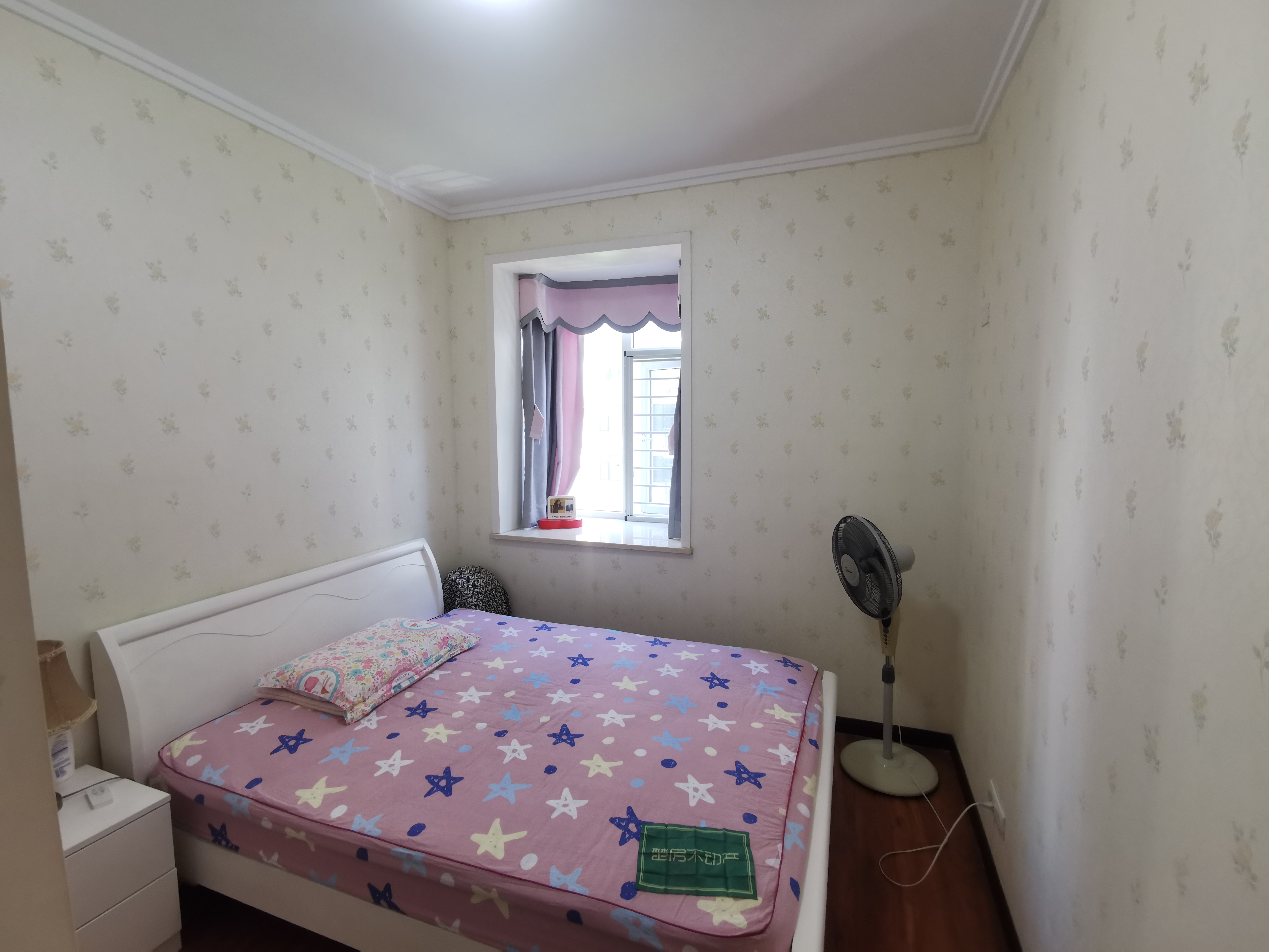 中央华府精装大三房小高层公摊低保养非常好拎包入住满五W一诚心出售