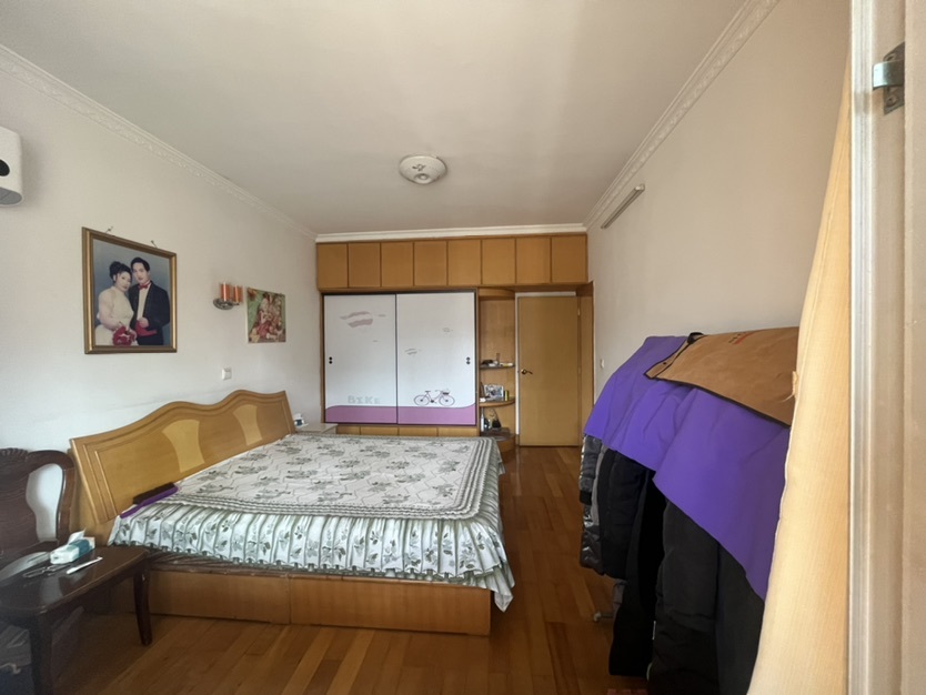 捡漏，武商旁边，精装大四房136平，有证，一口价25万