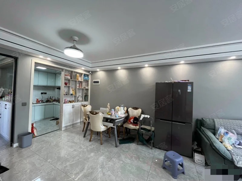 房东亏本出售，城南，领秀城，精装三房，单价6000，三开间朝南，9成新，好楼层