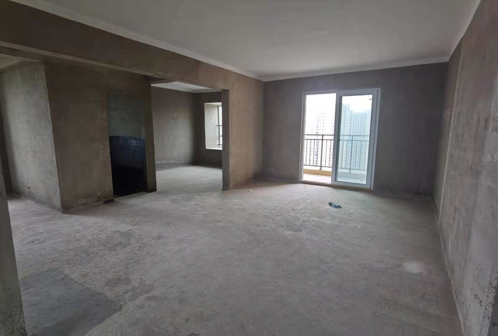 森林国际，毛坯四房，南北通透，视野好，看房方便，户型好