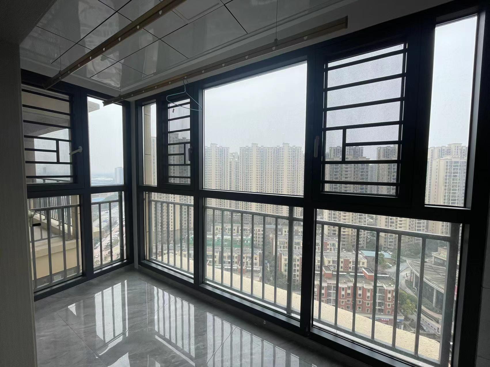 湖景房，9.9成新，基本未住，电梯好楼层，精装三房