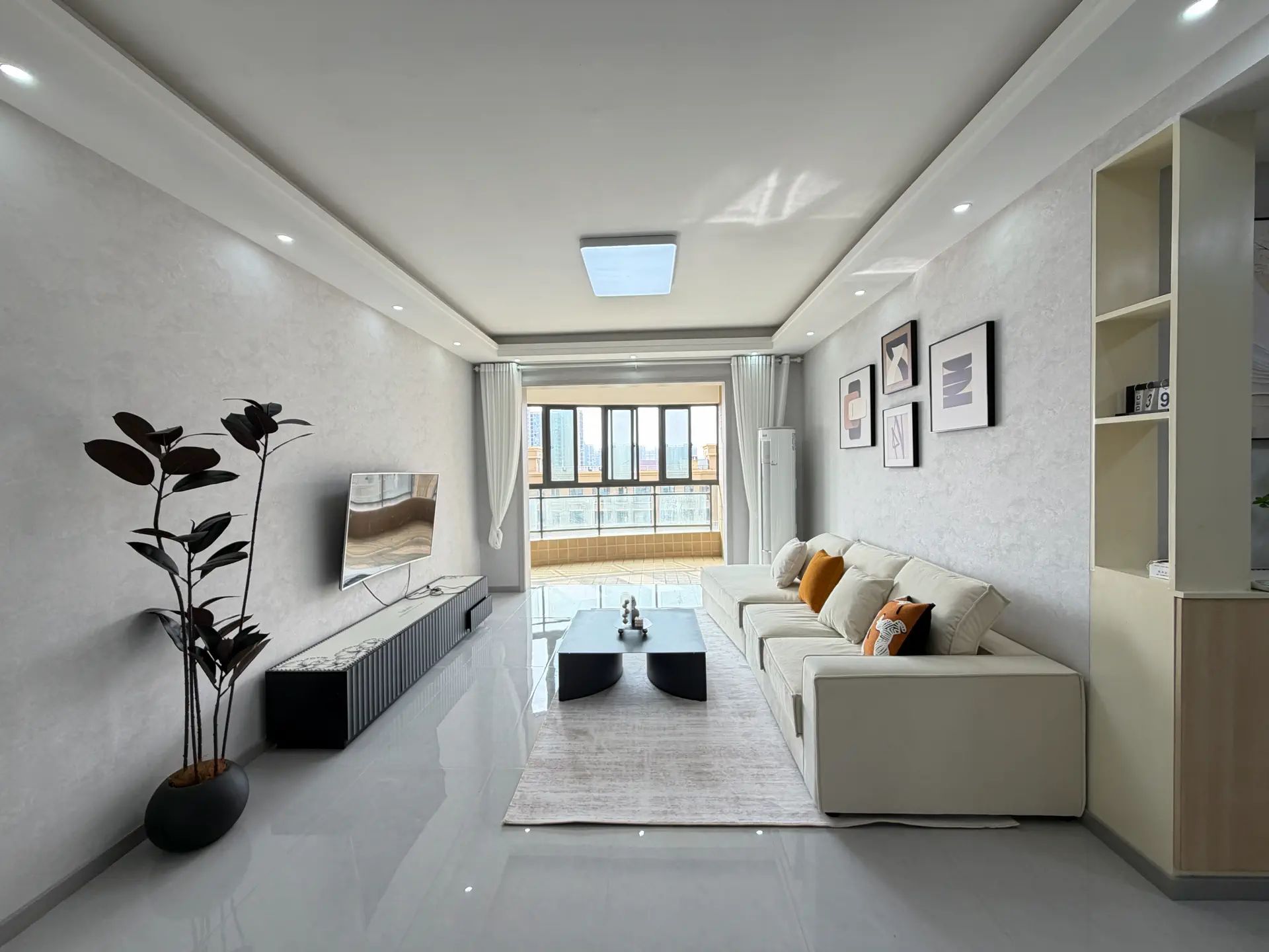 降价了，城东品质小区，公园世家，电梯19楼，东边户，精装三房两卫，证满二