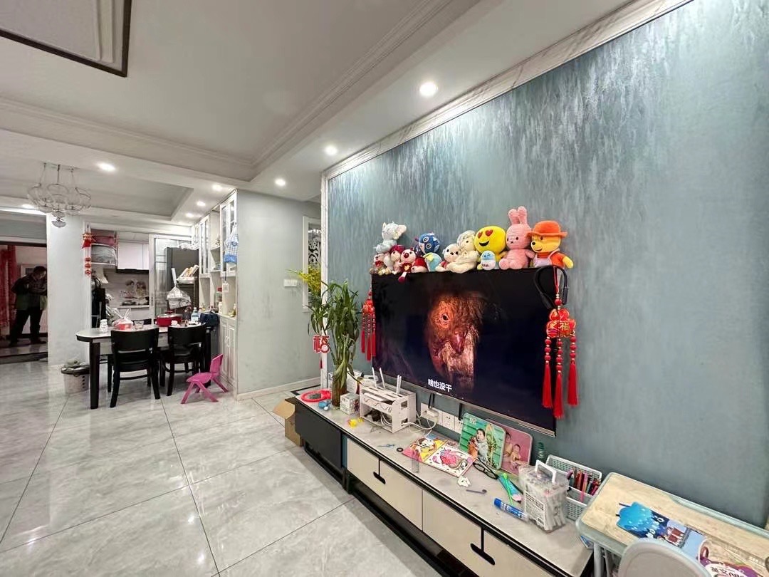 业主亏本20w，精装三房，好楼层，三开间朝南，全屋中央空调