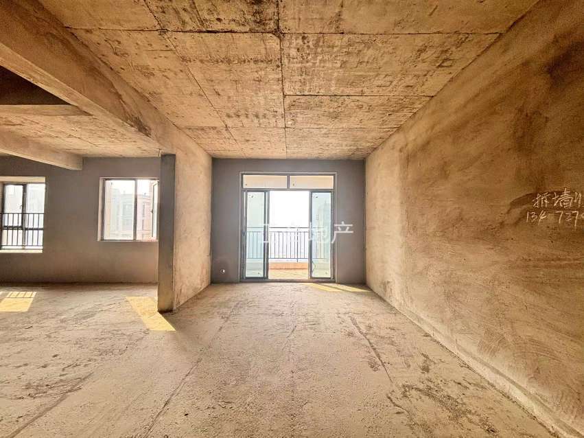 降价了，环球广场，好楼层，单价4千多，满2年，三开间朝南，视野采光好