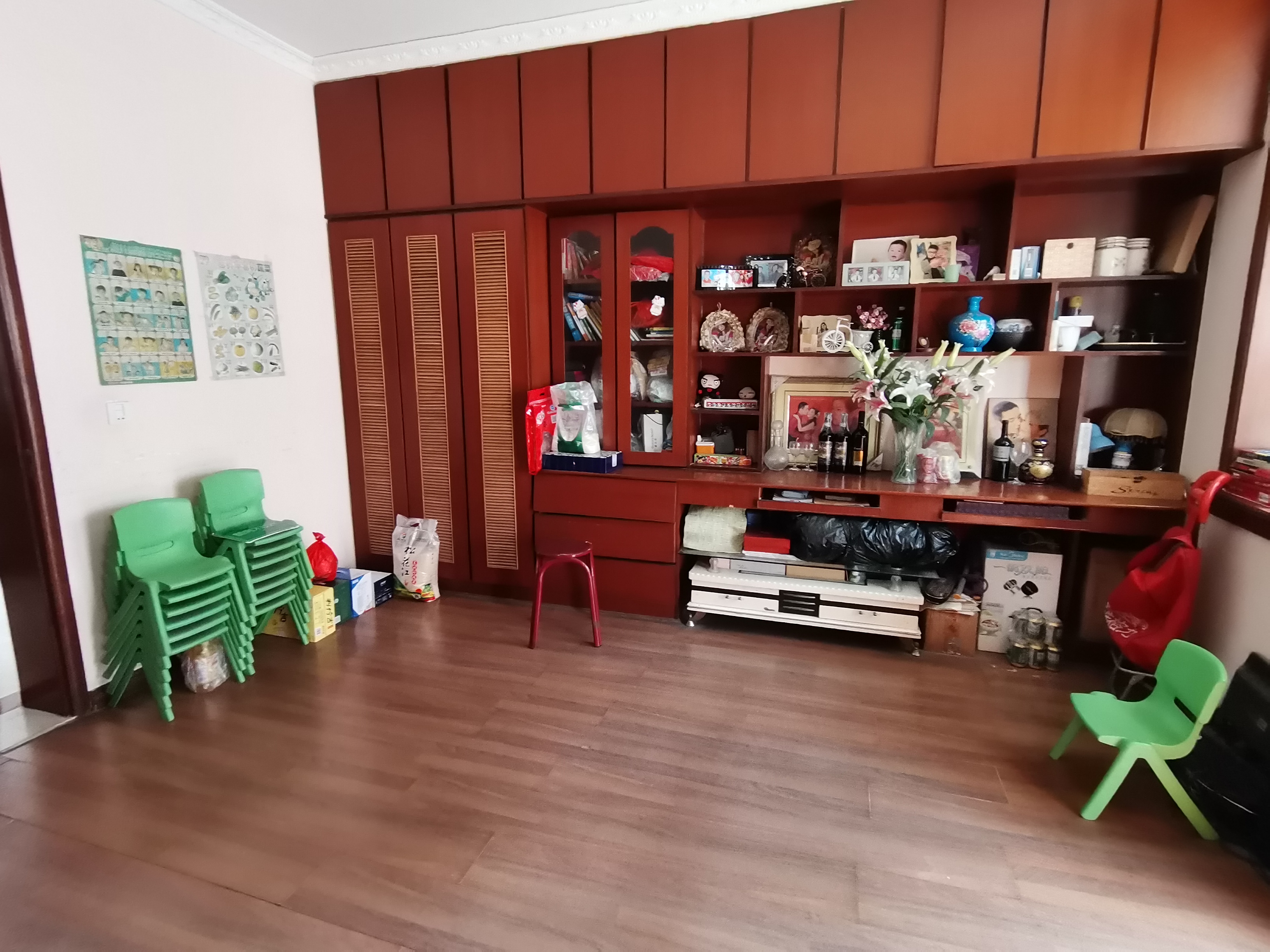 干河社区卫生服务宿舍精装四房中间楼层房东诚意出售