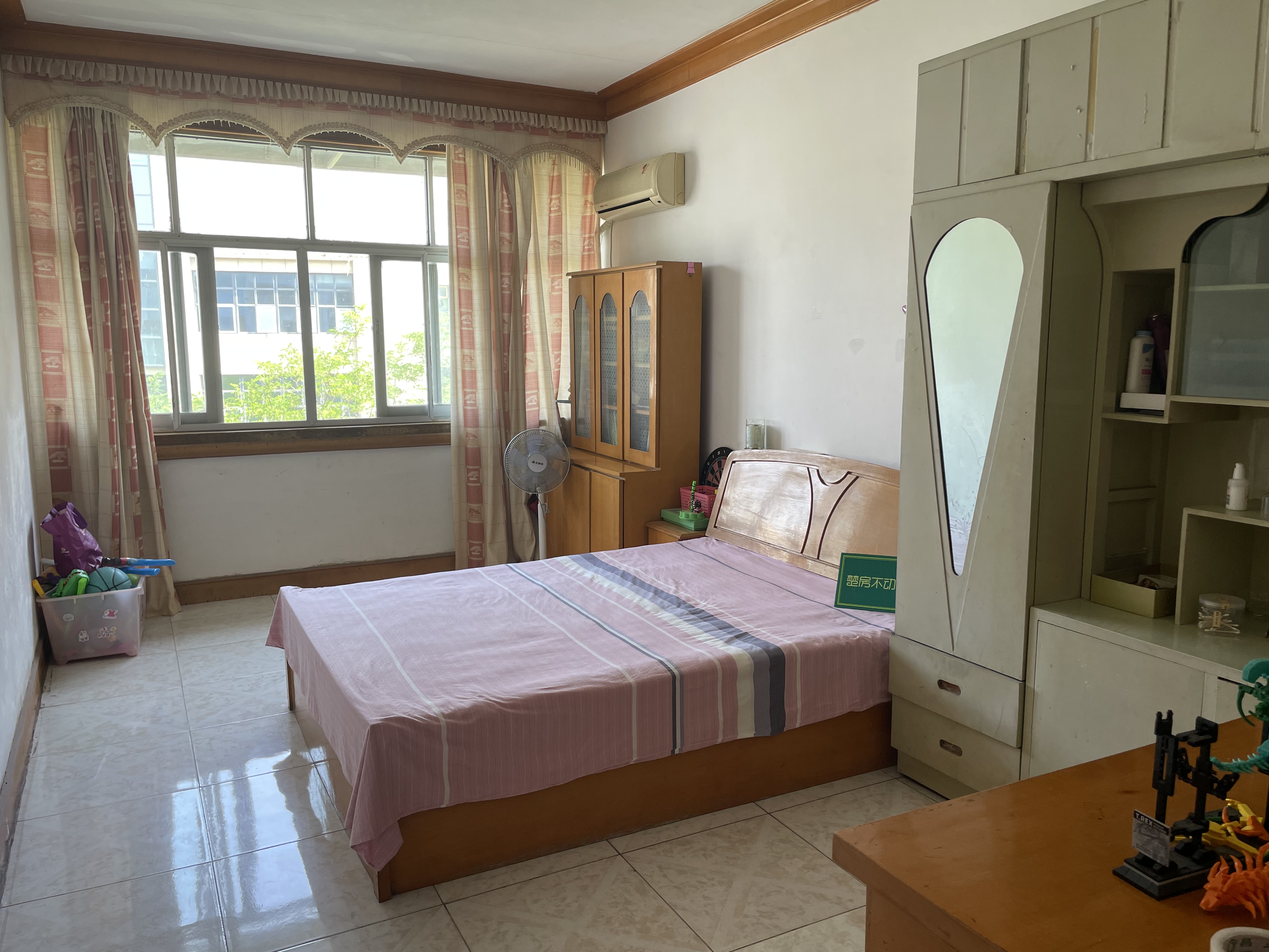 大洪国土所单位宿舍步梯4楼外墙新144平3房2卫老证