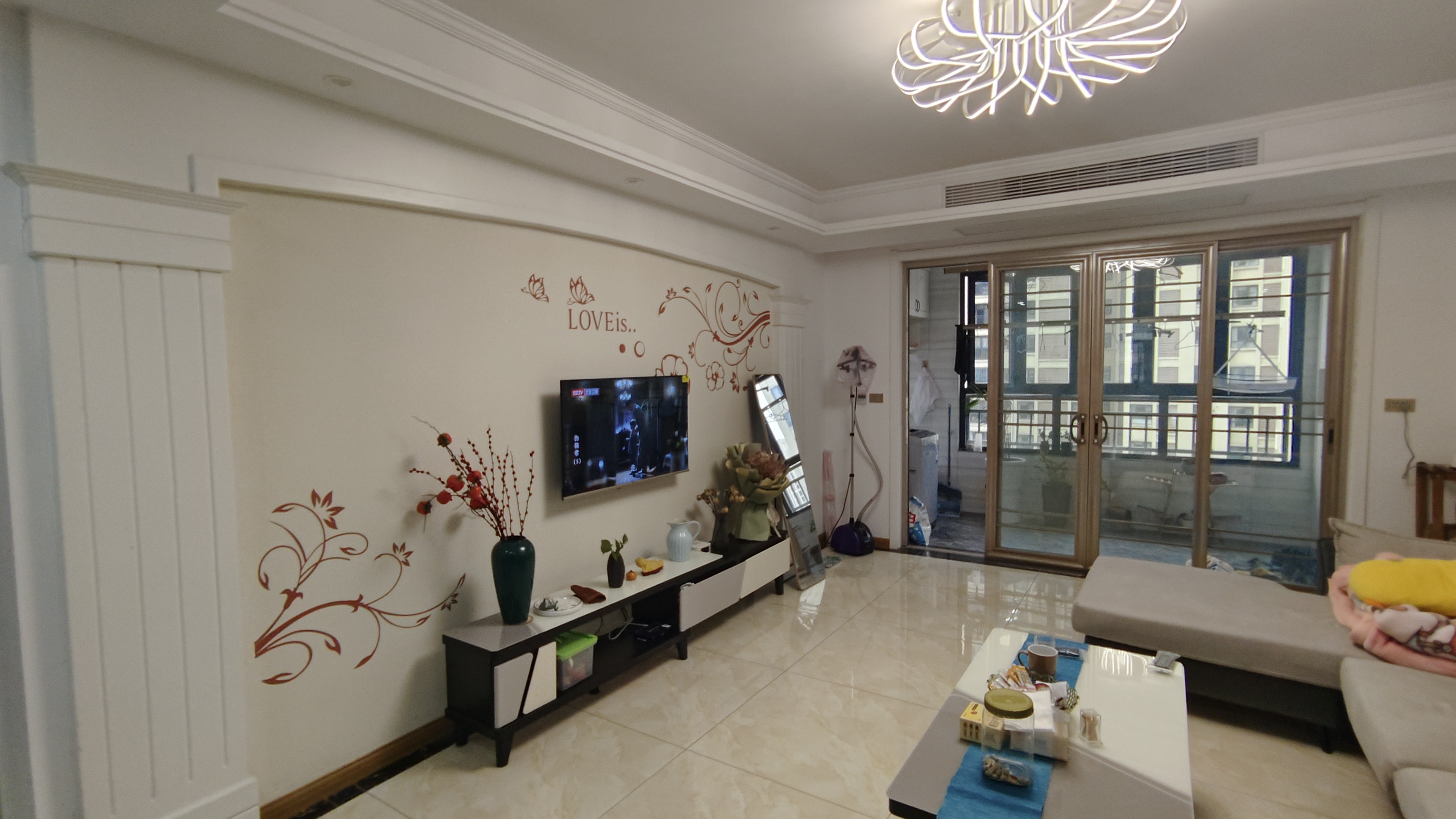 和合国际五期.精装三房边户.房子南北通透.看房方便