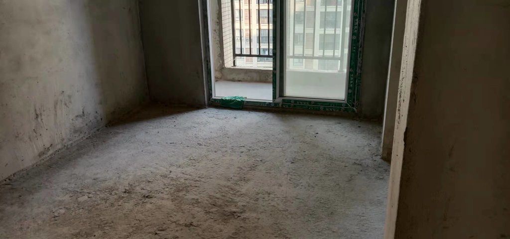 和合国际.毛坯三房.纯边户.证件满二.看房方便