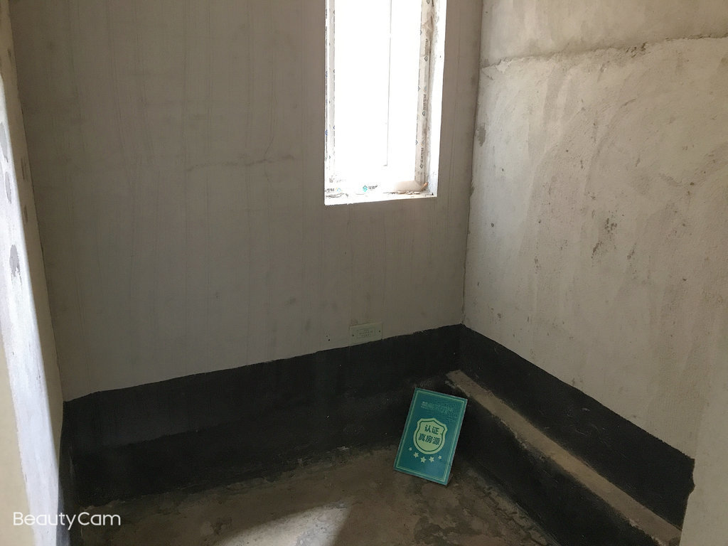 南国明珠毛坯三房，好楼层采光视野到位的很，小区环境优美，上嶨近的很