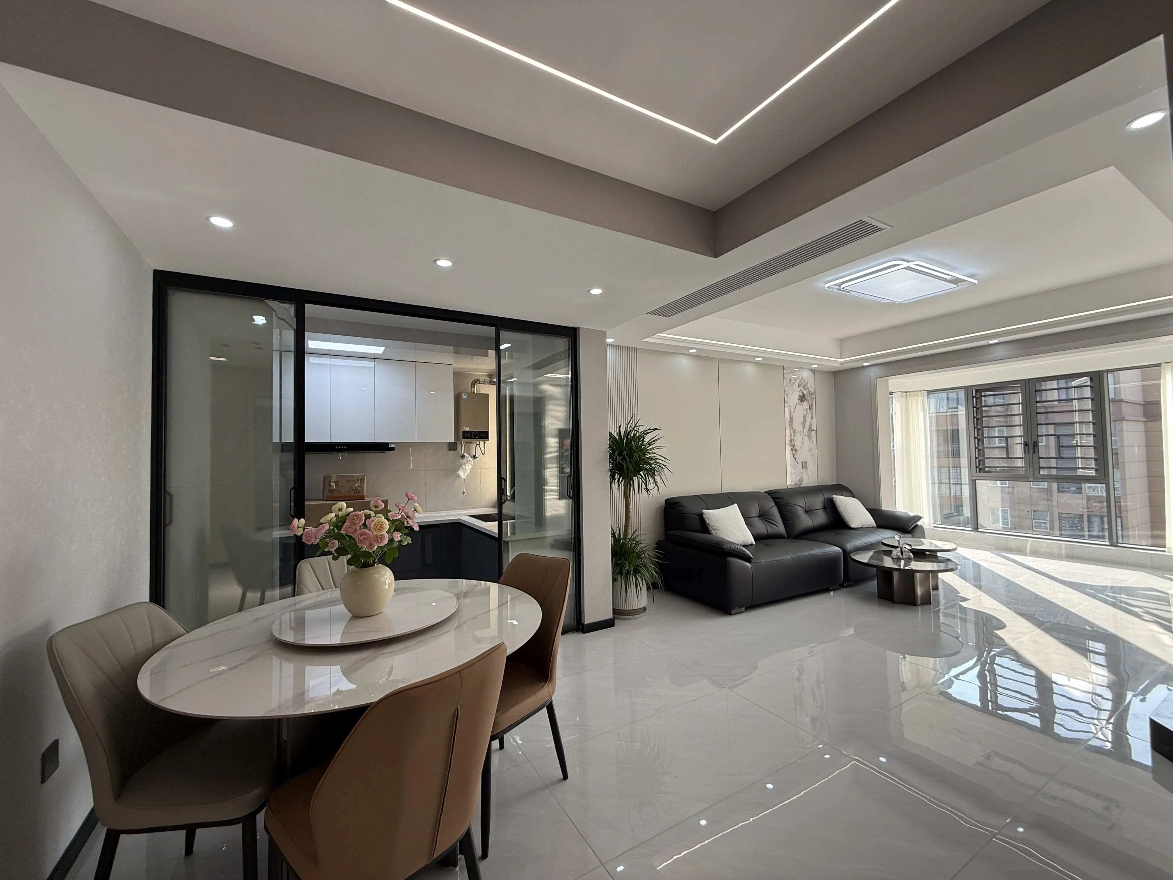 城南，元泰未来城B2区。全新装修，精装三房二卫，湖景房，中间好楼层，