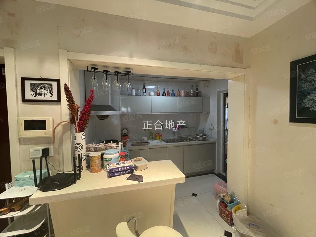 降价了，房东亏本出，和合国际，电梯中间楼层，精装两房，拎包入住