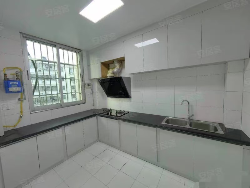 捡漏，德政园，​精装三房，装‮奶修‬油风，步梯好楼层，仙桃小雪旁