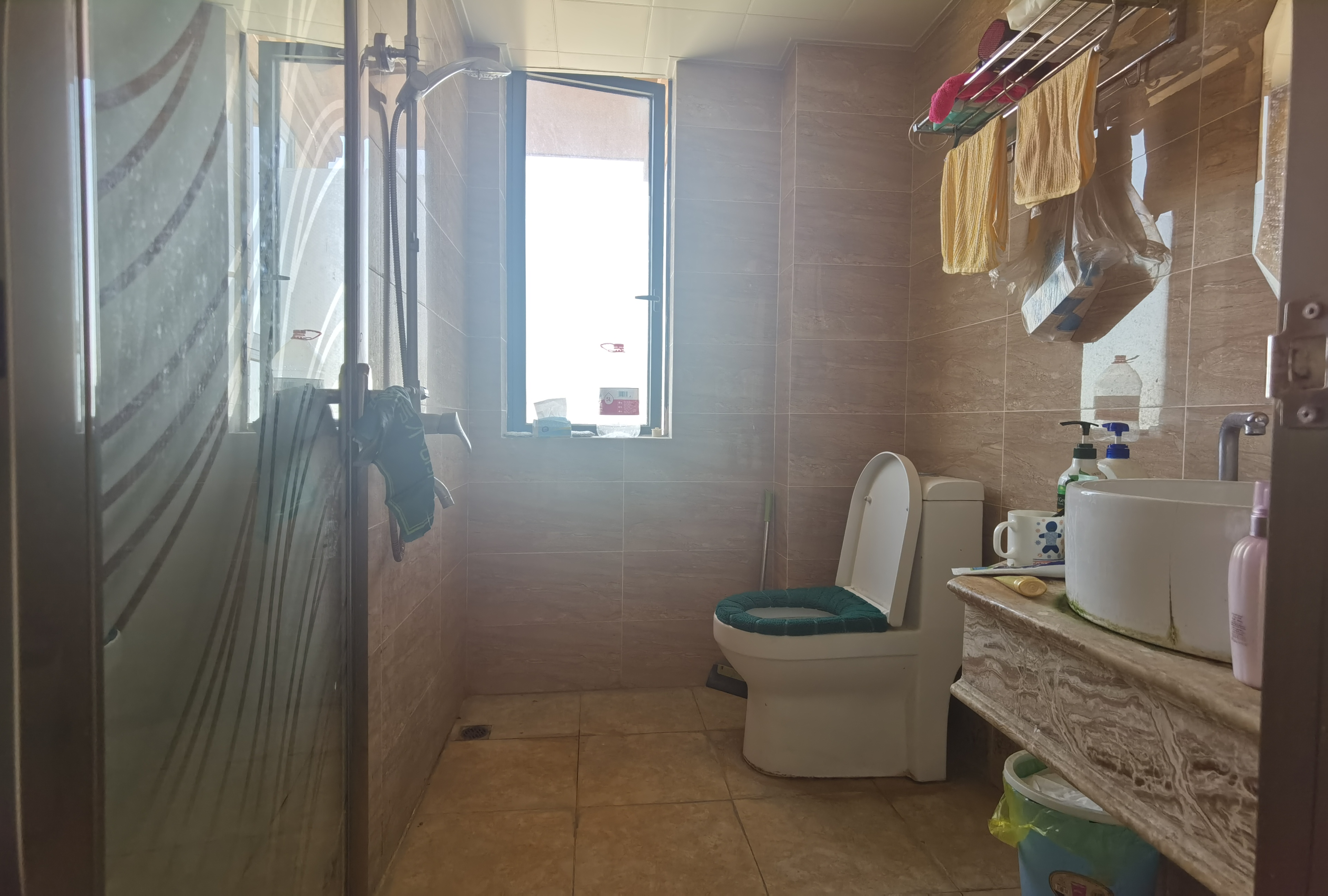 绿地香格里拉精装修双阳台三面采光家里装修的很好