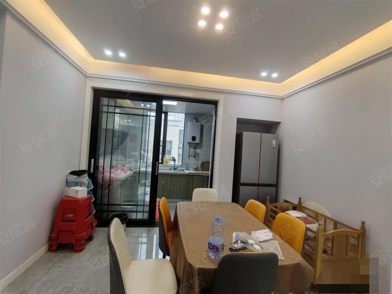 237，城西，天然氧吧，绿地华庭，精装九成新，洋房送大露台，证满二，南北通透