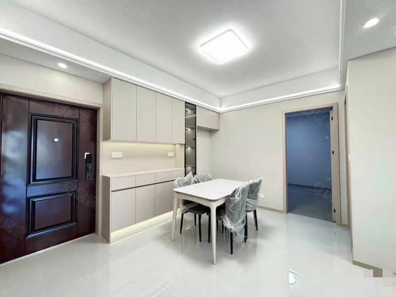 城南，南国明珠，精装三房，证满二，全新装修，中间好楼层，