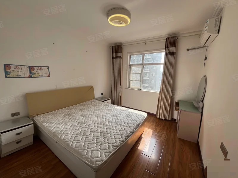 292，城南，精装小3房，电梯中间楼层，满五，税费低，新二中，步行沔阳公园，采光好