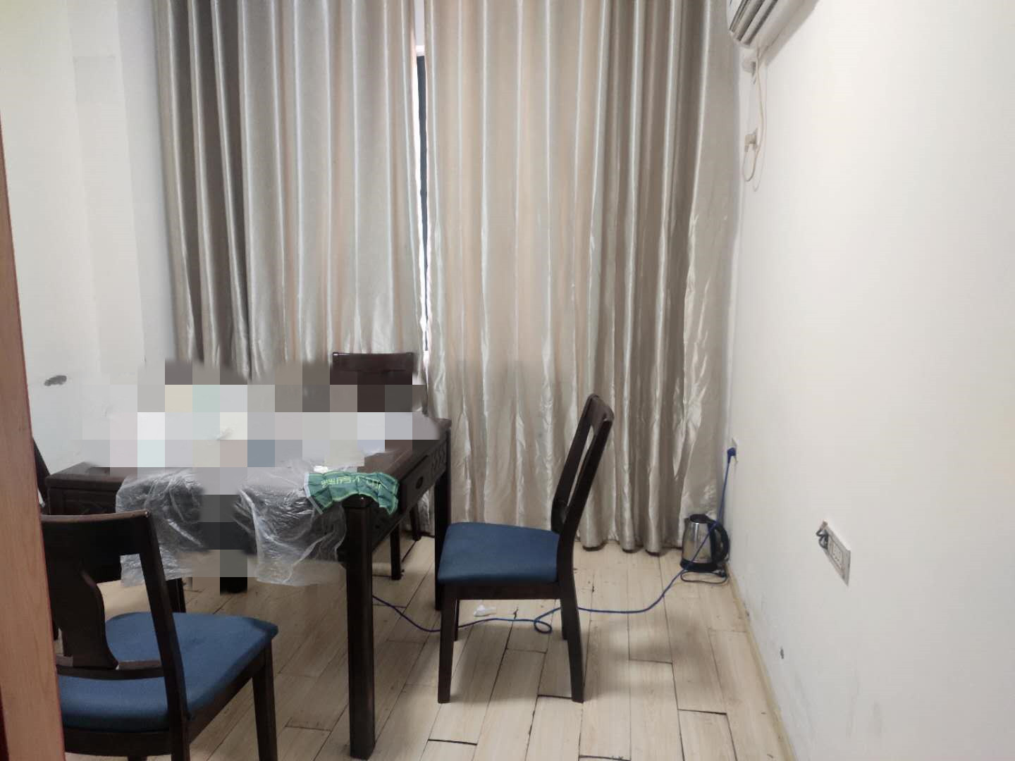 绿地尚城联排别墅边户户型基本属于毛坯买来自己想怎么装修都行业主诚心出售