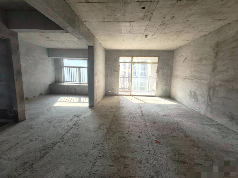 275，急售 ，蓝天新城，纯东边户。 单价5200， 中间好楼层，11楼 ，大三房，南北通透！