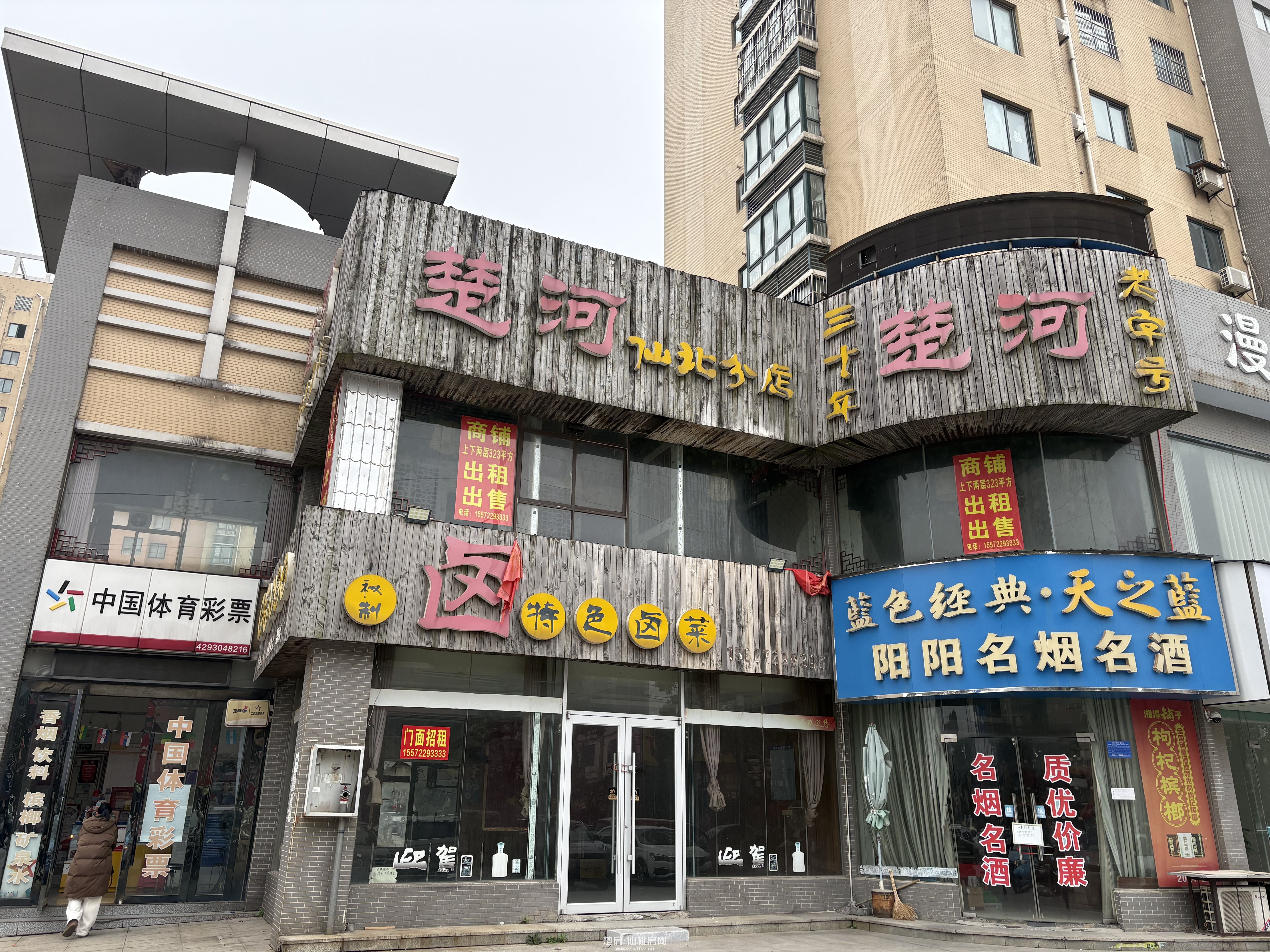 滨江星城仙北板块小区入户大门商铺出租，上下两层，323平