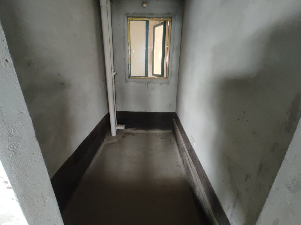 新城一号五期.毛坯三房送路户花园.三开间朝南.看房方便