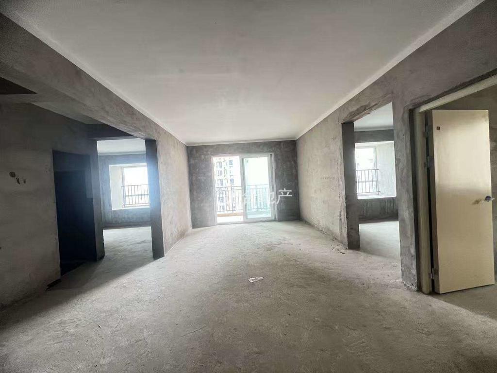 捡漏，城南，森林国际，毛坯三房，单价4700，电梯好楼层20楼，证满二