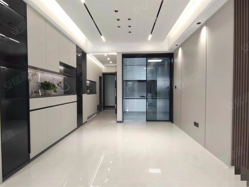 降价了，降价了，风和日丽，精装3房2卫，好楼层凤凰楼层，一天未住，新三中，送车位