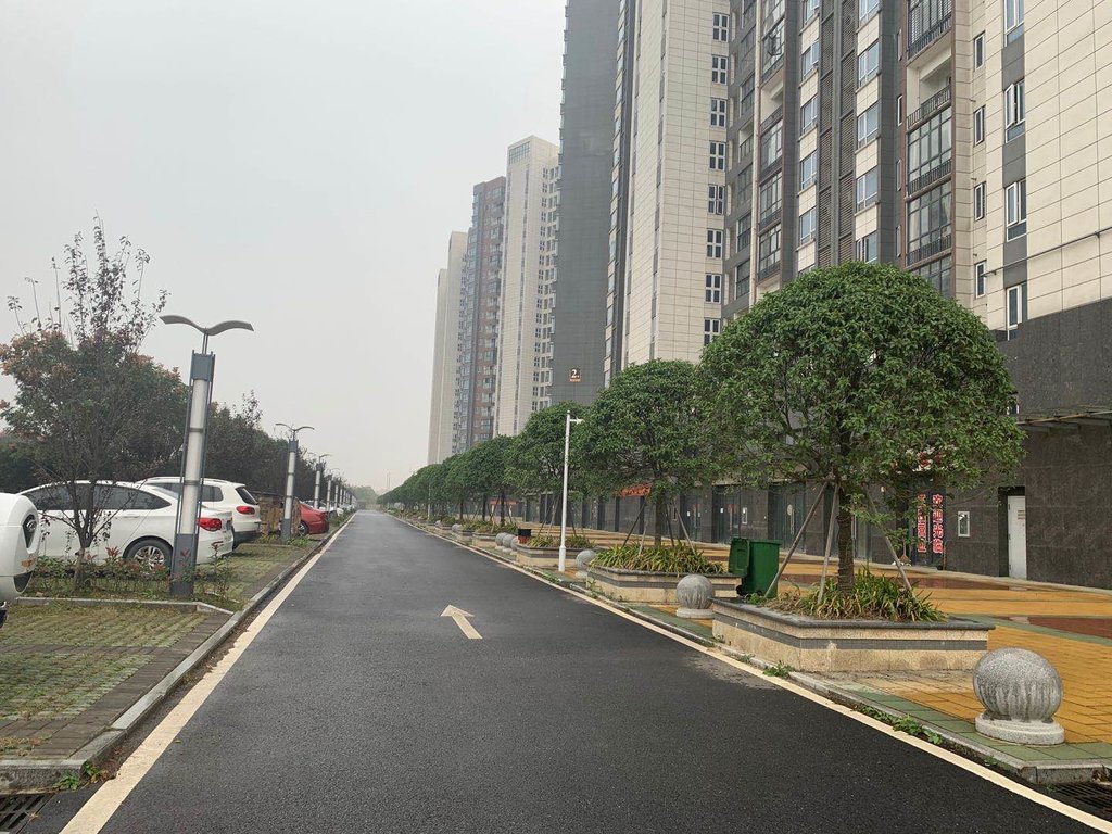 银湖城经典三室电梯中间好楼层采光好业主诚心出售看房方便