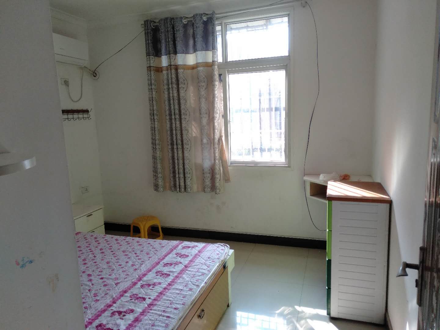 月亮湾附近梨园小区，步梯好楼层，装修好拎包入住!