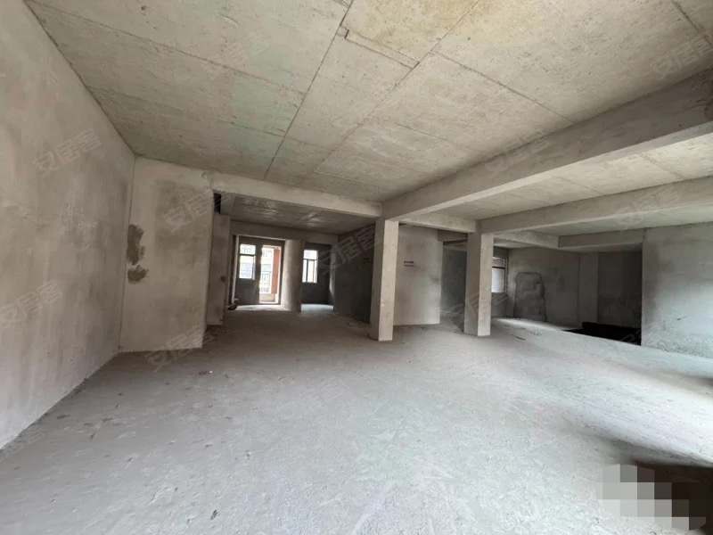 城南，新城一号五期，电梯洋房。中间楼层，四房二卫，全天采光，电梯入户，南北通透