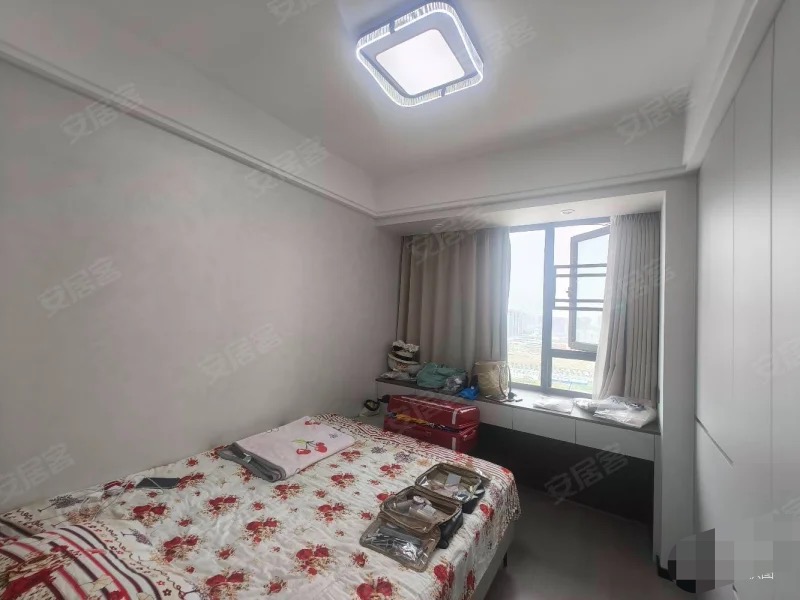 城南，吾悦广场，精装大三房，边户，好楼层23楼，大阳台，诚心出售