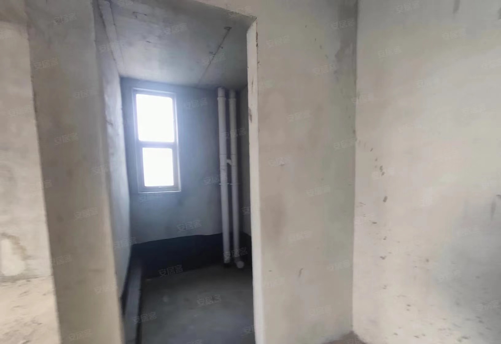 40，元泰亏本出，单价4字开头，边户，电梯好楼层，三个阳台，户型方正，证满二