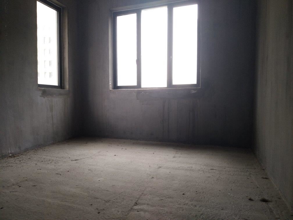 房东急售绿地华庭毛坯大二房证满2年三面采光南北通透户型