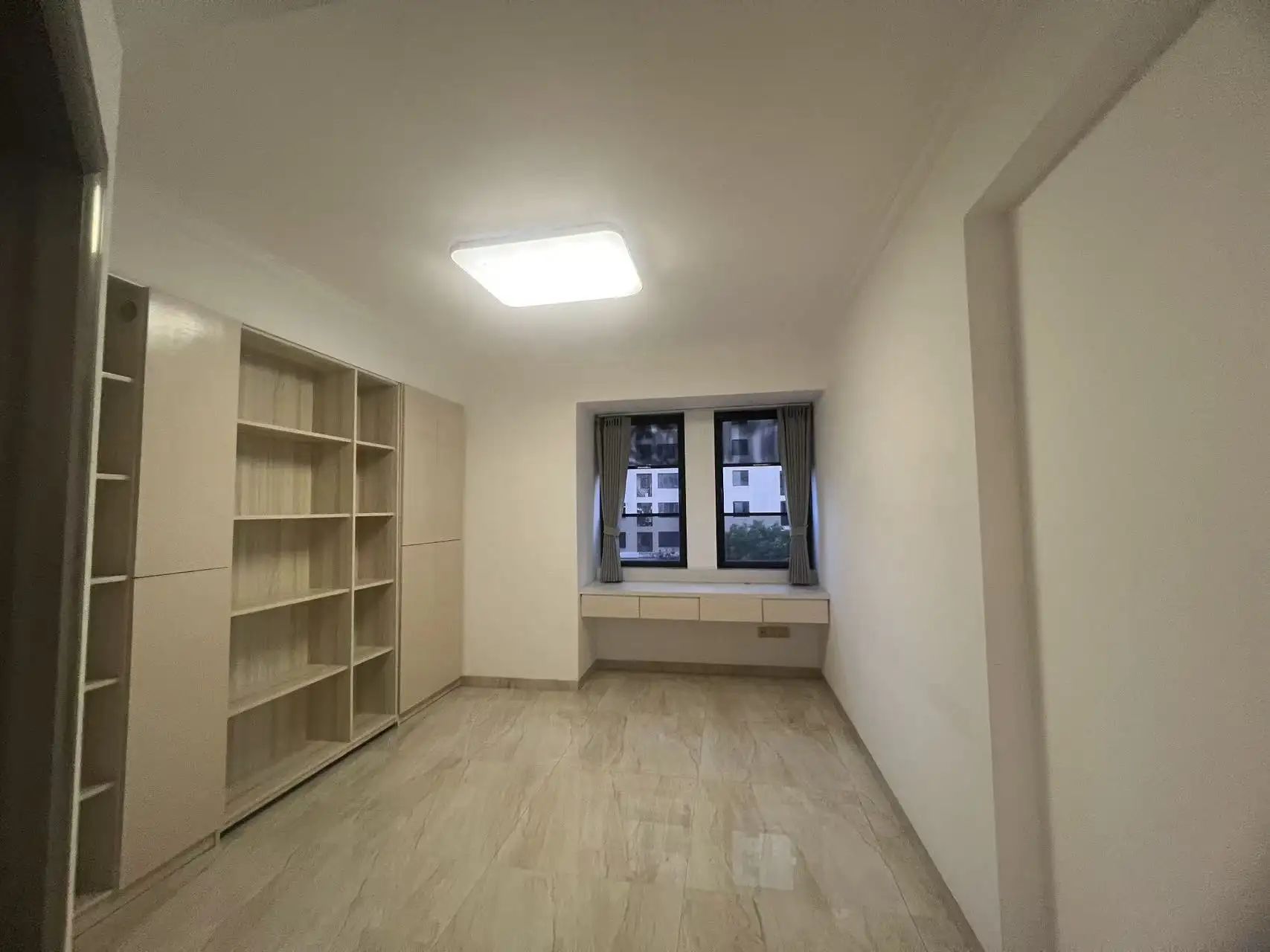 城西，红树湾，电梯小高层，边户，南北通透，精装3房2卫，老证