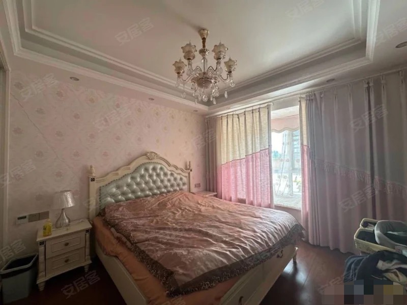 城南元泰未来城，三中门口，带大露台和阳光房，精装3房2卫，保养9成新，拎包即住！